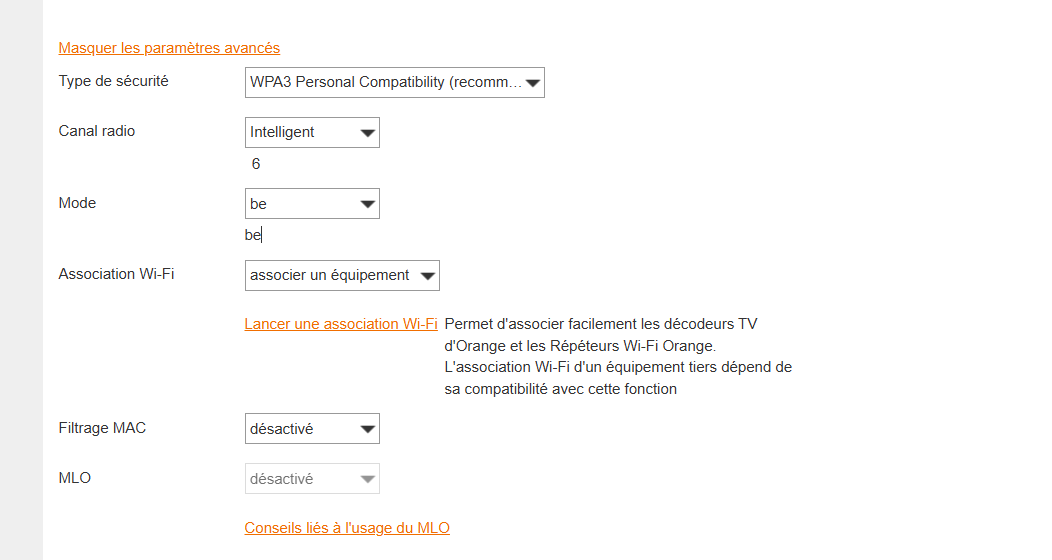 Paramètres avancés du Wi-Fi 2,4 GHz avec le type de sécurité en WPA3 Personal Compatibility et le canal radio en mode Intelligent