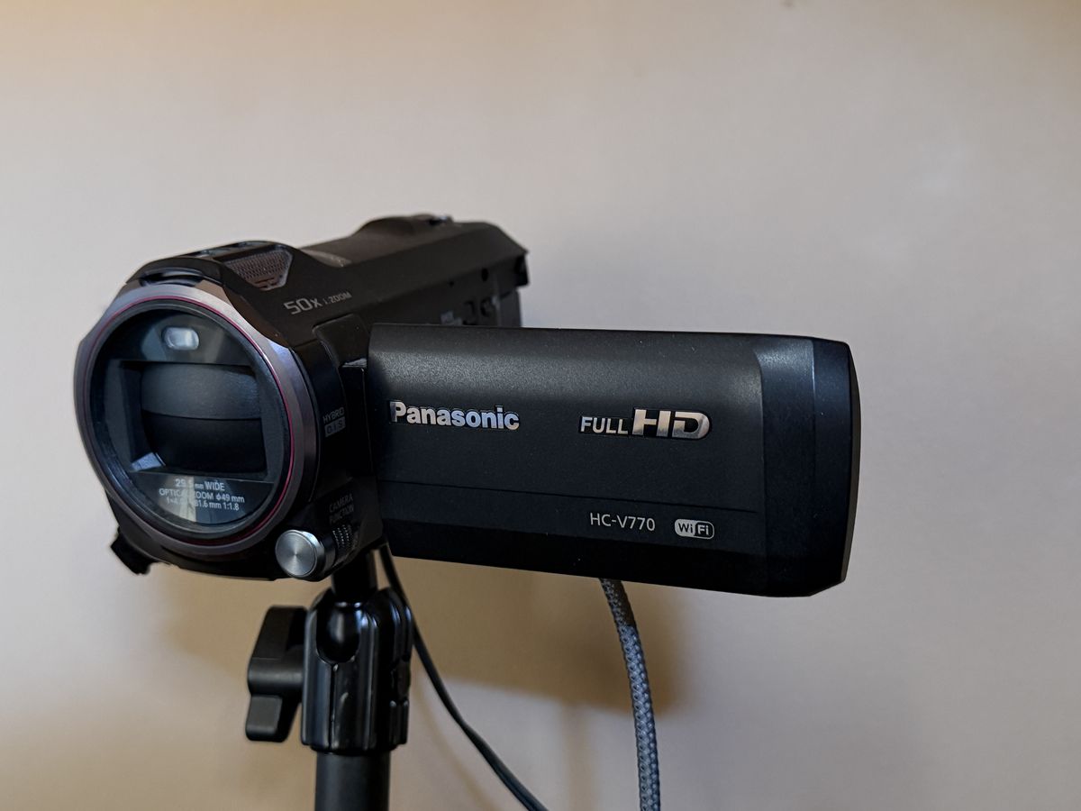 Caméra Panasonic HC-V770 Full HD sur trépied