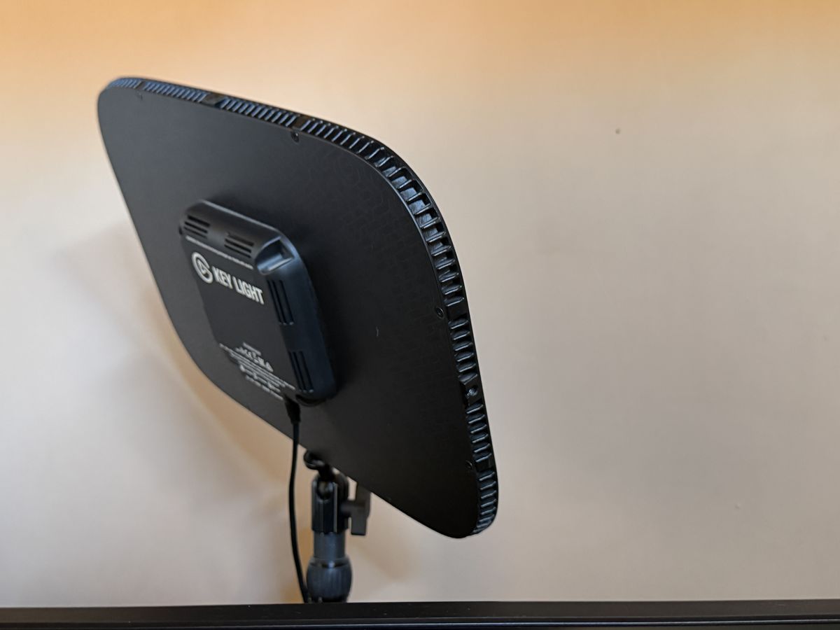 Vue arrière d'une Key Light Elgato montrant la fixation master mount