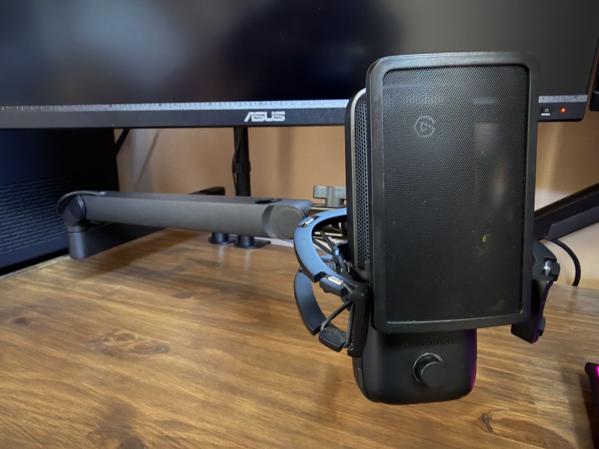 Micro Elgato Wave:3 avec filtre anti-pop sur bras articulé